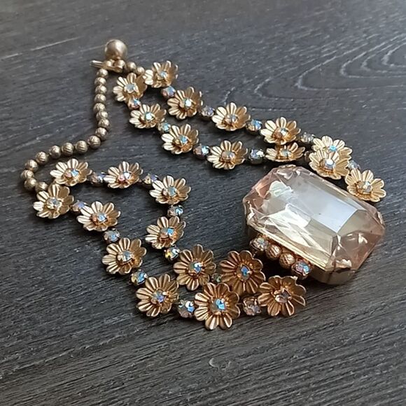 flower detail necklace   - Picture 5 of 5